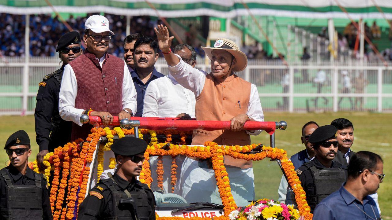 He noted that in Uttar Pradesh, Chief Minister Yogi Adityanath is investing heavily in sports projects worth thousands of crores, with cities like Lucknow also witnessing significant upgrades to their sports facilities