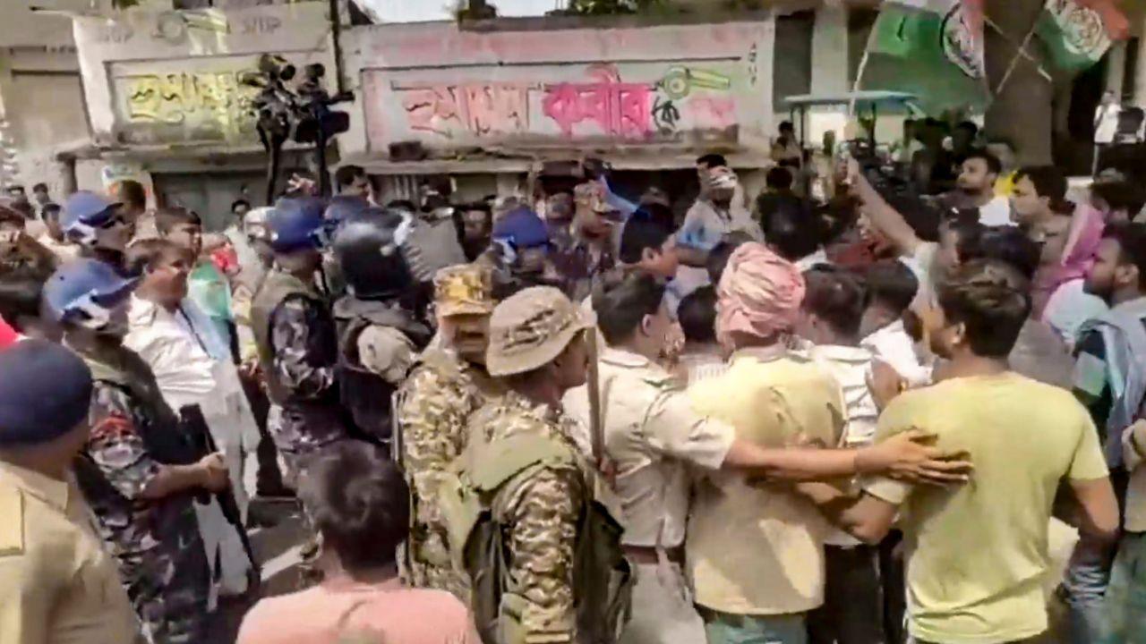 In Murshidabad's Naoda, clashes broke out between supporters of the Aam Janata Unnayan Party (AJUP) and the ruling TMC, prompting police and central forces to resort to baton charge to disperse mobs