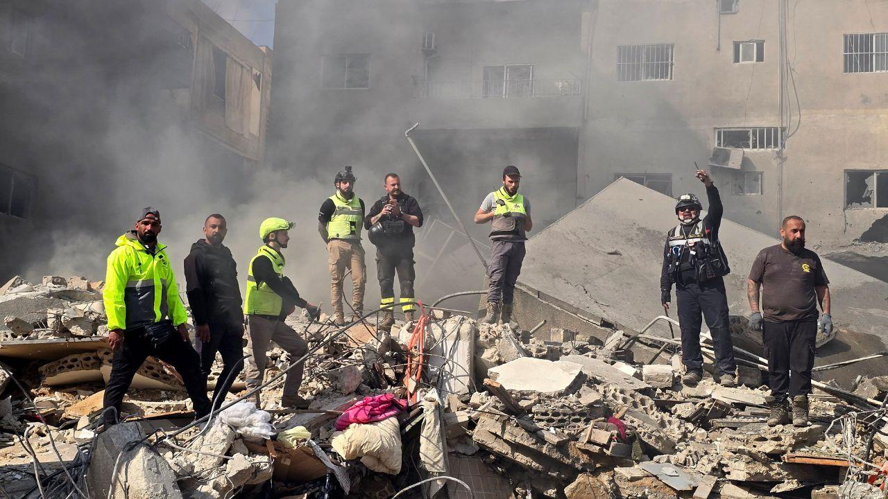 At the same time, Israel intensified its attacks on the Hezbollah militant group in Lebanon, hitting commercial and residential areas in Beirut