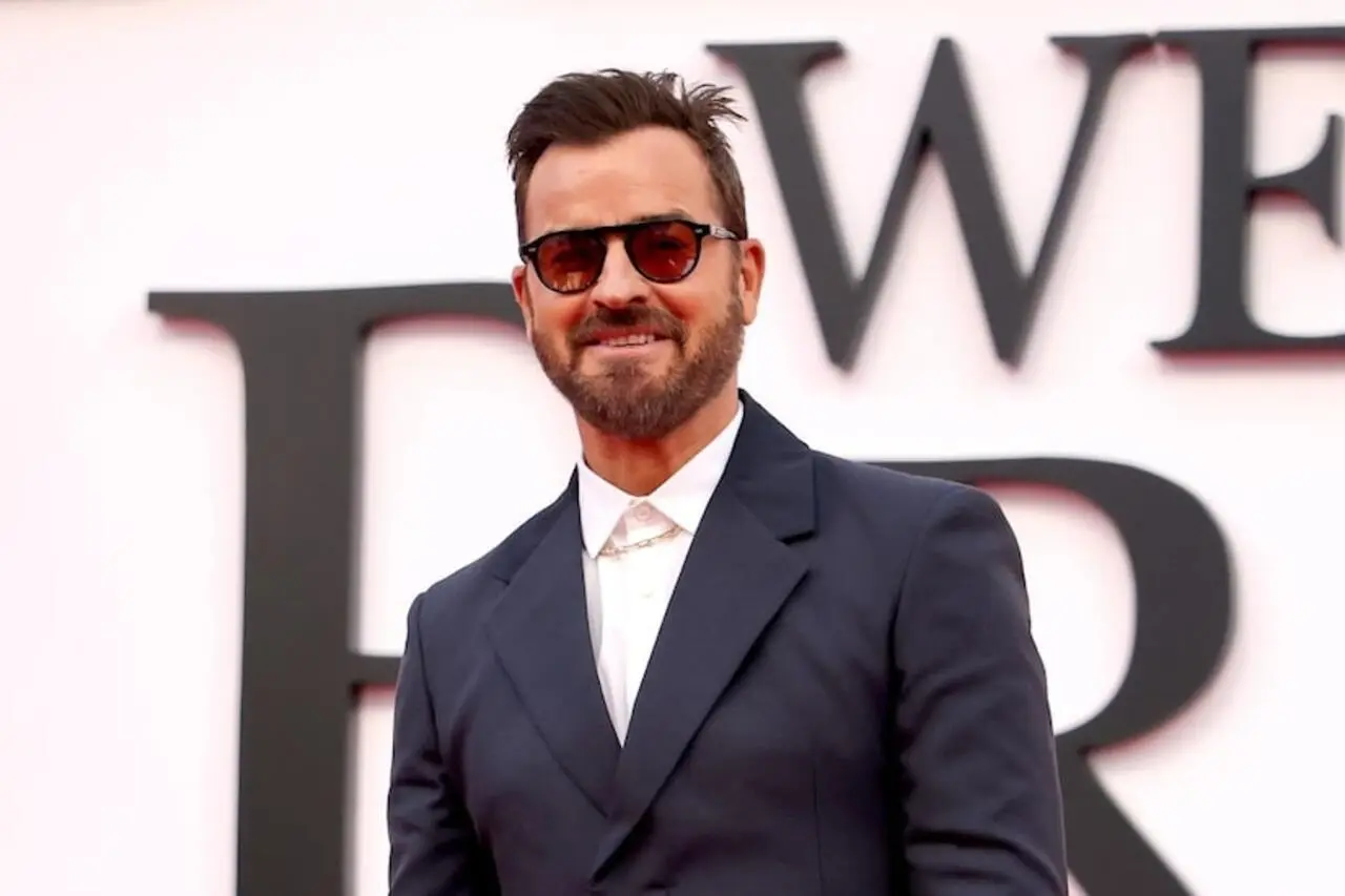 Justin Theroux stars in The Devil Wears Prada 2 as a new character, described as a "forward-leaning, rich and stupid" billionaire.&nbsp;