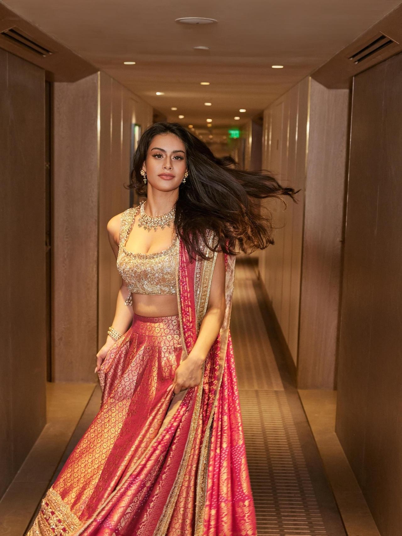 Nysa Devgan dazzled like a star in the pink flared lehenga with intricate gold brocade work. Complementing the ensemble, Nysa wore a Polki choker set with emerald drops, along with matching earrings and bangles.