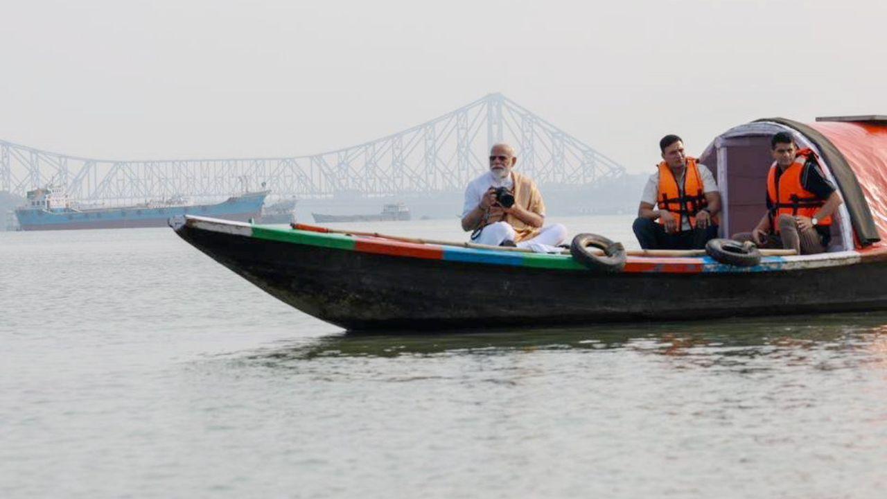 Modi also asserted that he was committed towards the development of West Bengal and the prosperity of the "great Bengali people"
