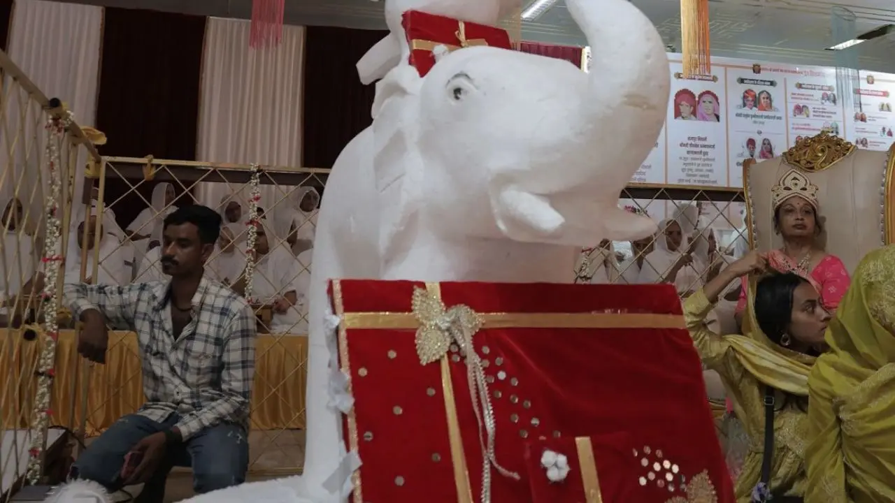 The book Shanti Smaranam, dedicated to Gurudev Shanti Surishwarji, was unveiled, marking the centenary of his renunciation in a spiritually charged atmosphere.