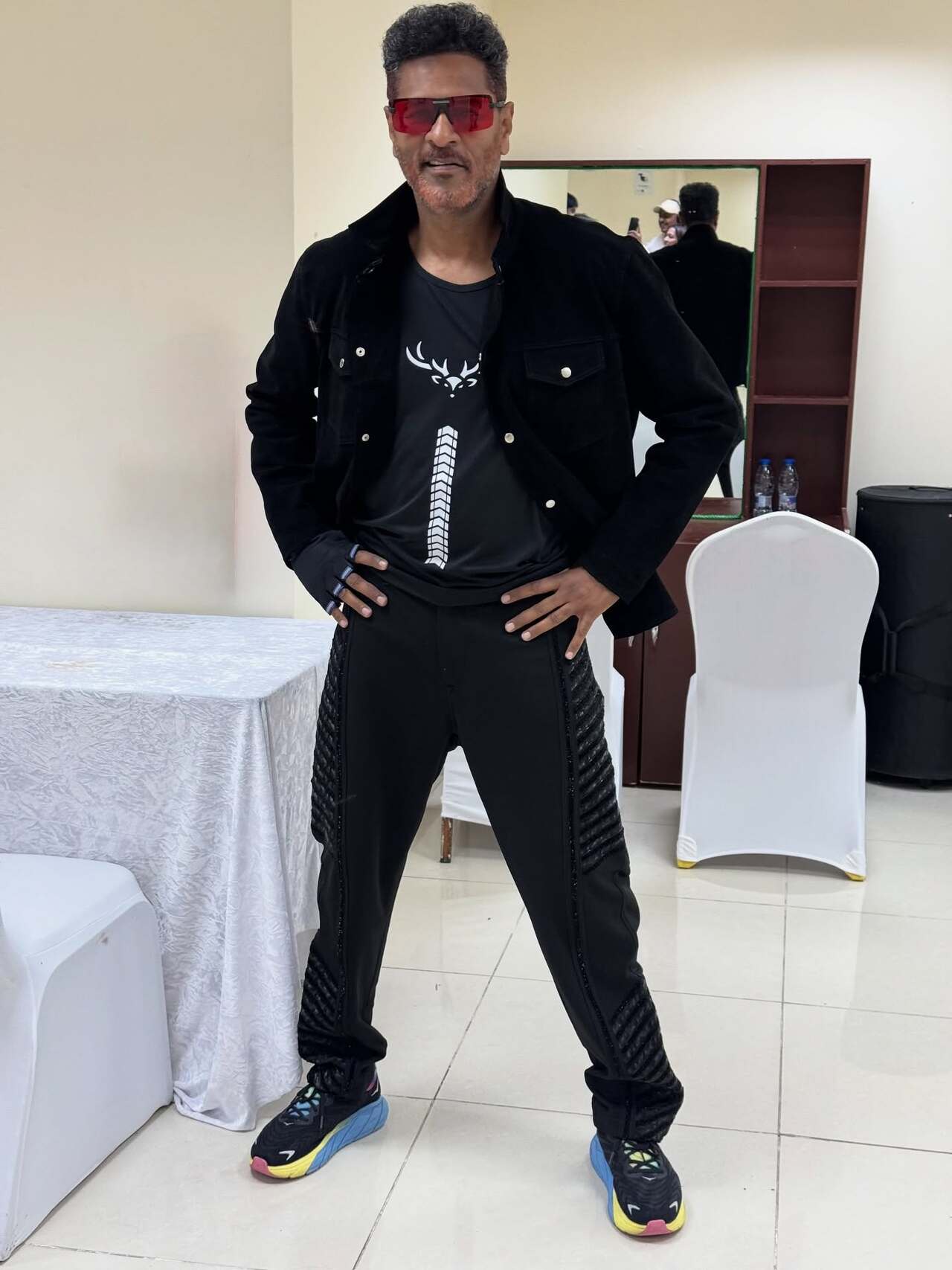 Prabhudeva was born on 3 April 1973 in Mysore in a Kannadiga family to Mugur Sundar and Mahadevamma Sundar.
&nbsp;
