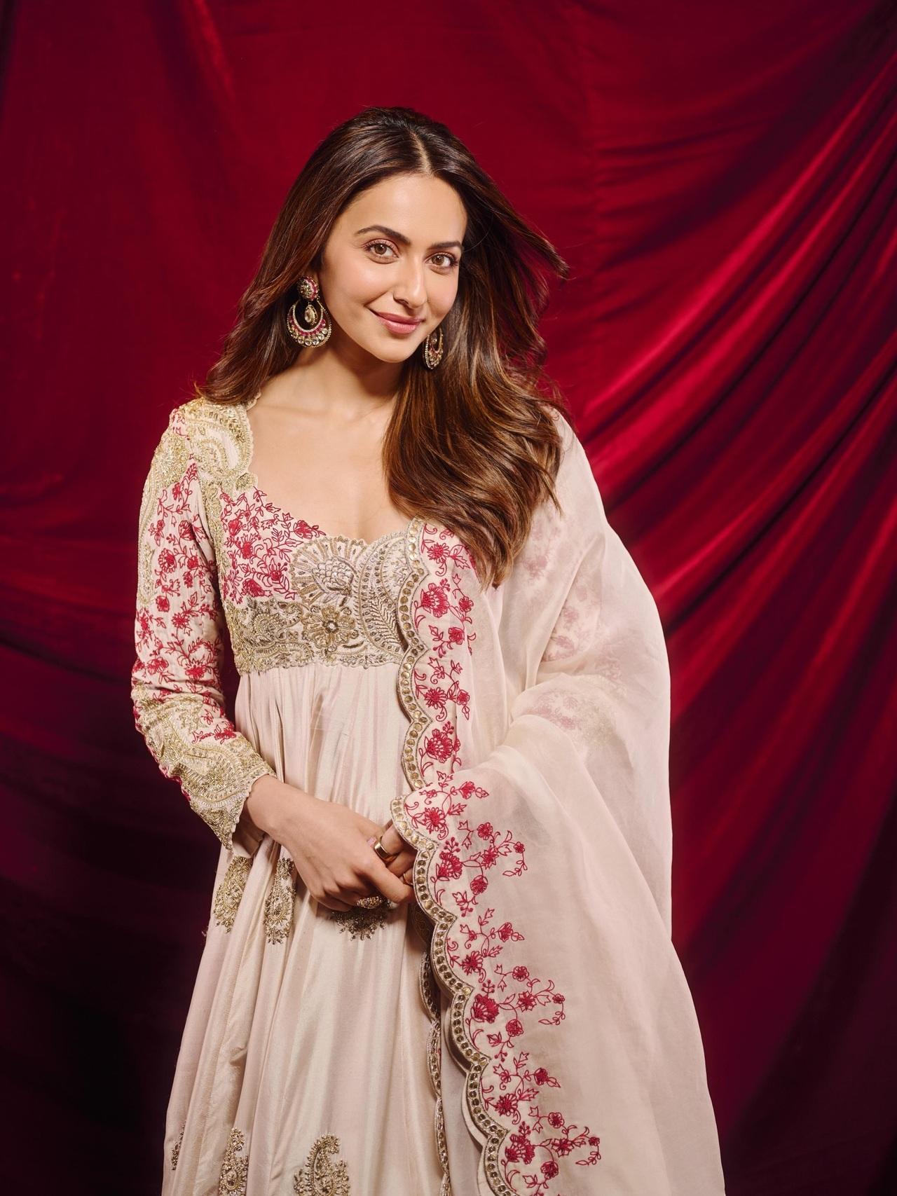 Rakul Preet Singh&rsquo;s baby pink suit set leans into soft femininity with ease. Styled with minimal jewellery and glowing makeup, the look feels effortless yet festive. It&rsquo;s a go-to for intimate celebrations where understated elegance takes centre stage.