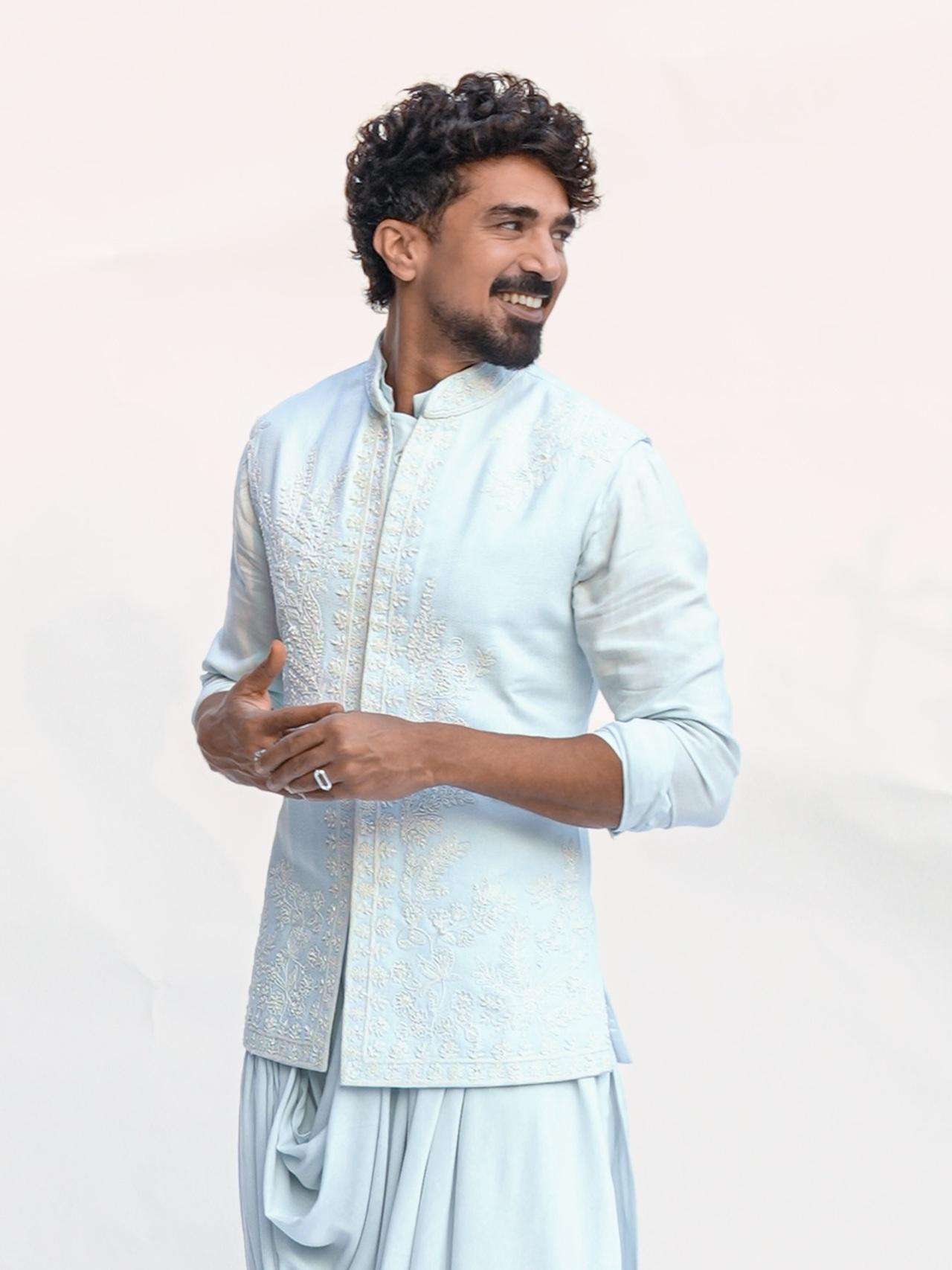 Keeping it subtle yet rooted, the actor completes his look with brown leather shoes.