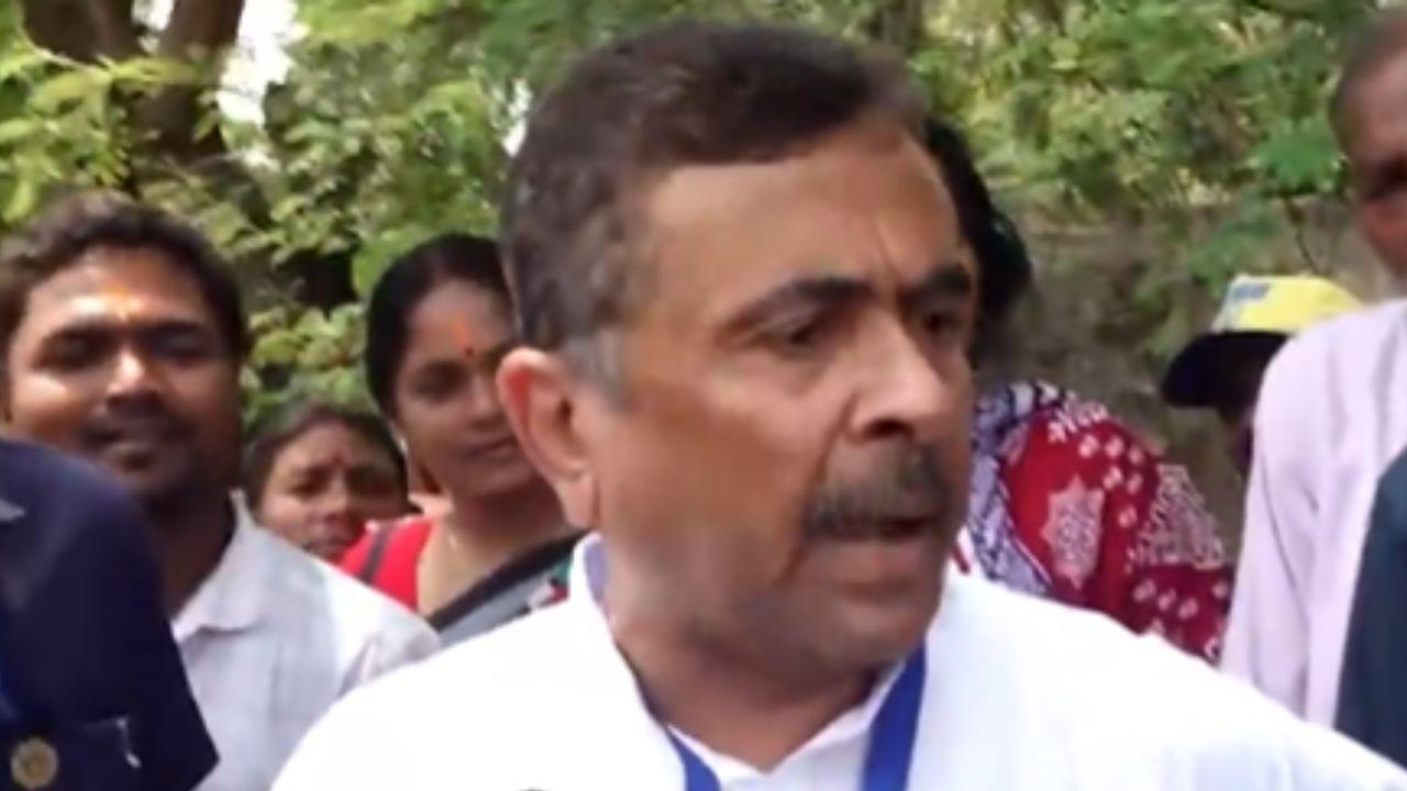 As the situation escalated, rival groups allegedly hurled stones and bricks, leading to a law and order situation. Several vehicles were vandalised in the clashes