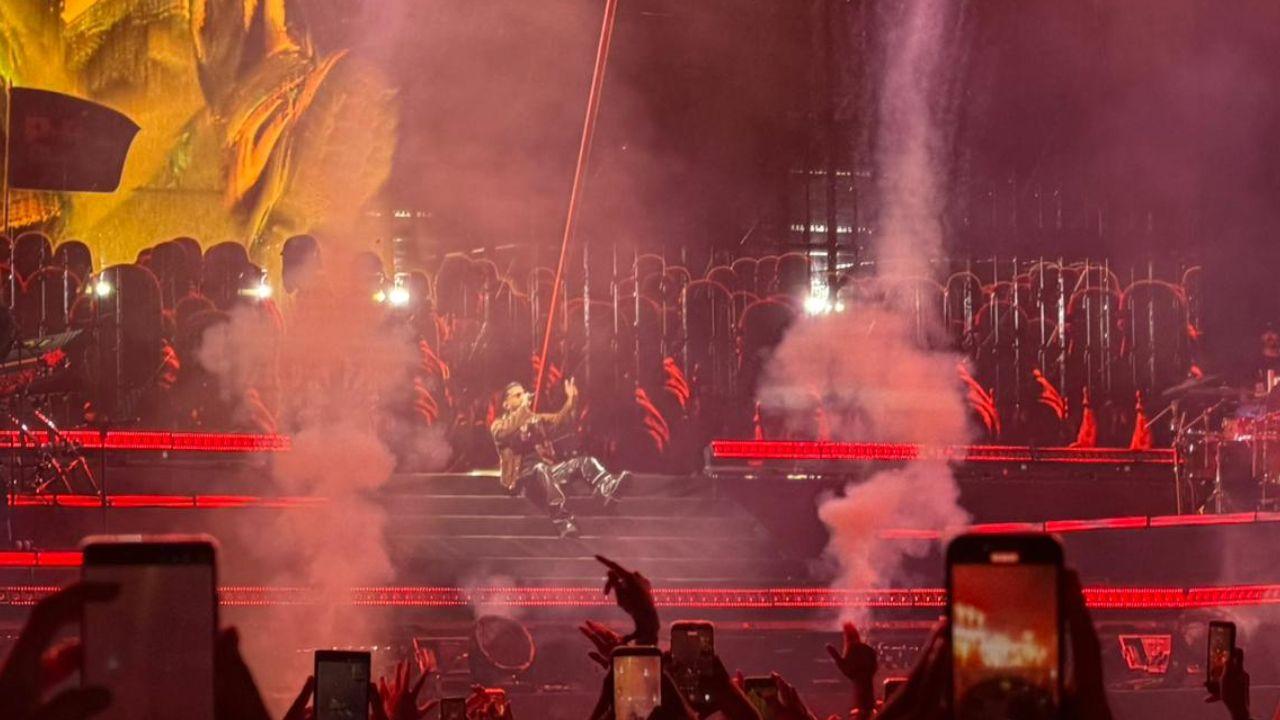 Karan, known for his Punjabi bangers, made sure that Mumbaikars got the best experience while he maintained the energy throughout his performance