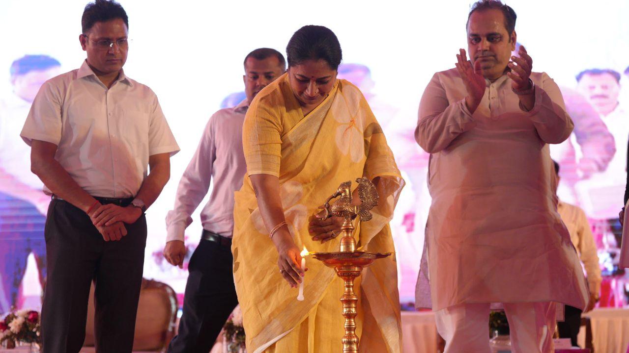 Delhi CM said the e-buses will help achieve the goal of a developed Delhi and also help in the fight against pollution