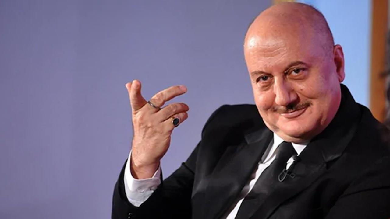 Anupam Kher celebrates world premiere of his play Jaane Pehchane Anjane