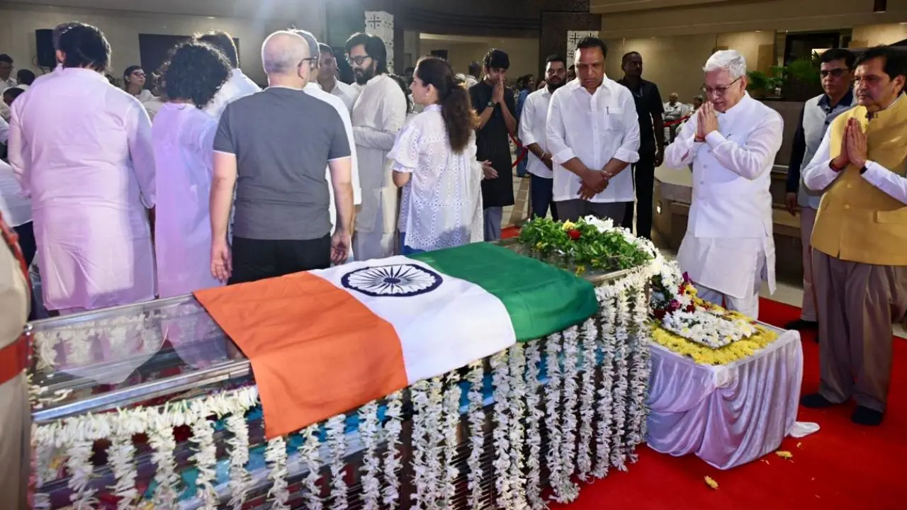 IN PHOTOS: Governor pays floral tribute to Asha Bhosle at her residence