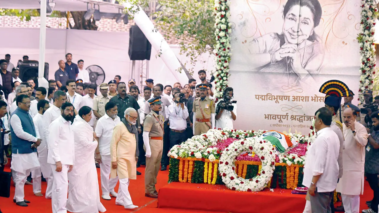 Nation bids emotional farewell to Asha Bhosle at Shivaji Park crematorium 