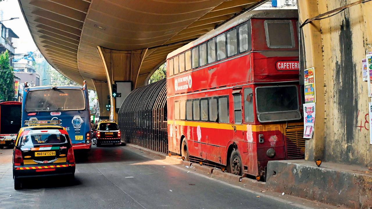 Iconic BEST double-decker parked near JJ Junction. Pics/Sayyed Sameer Abedi