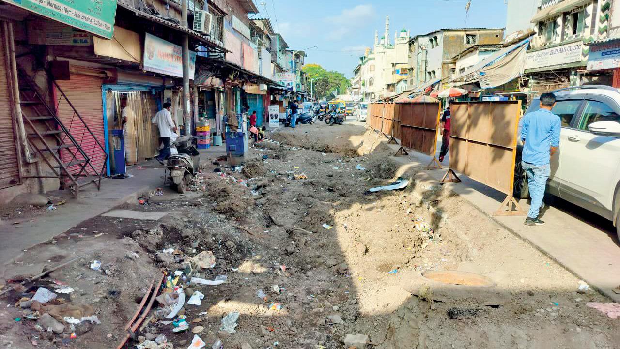 Is this road beyond redemption? Trombay residents flag concerns for 4 ...