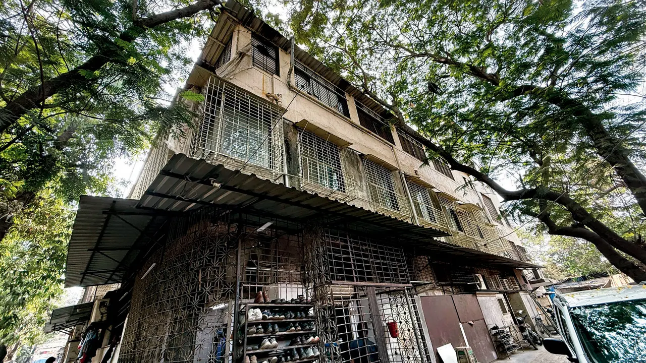 Are Dahisar workers paying the price for toxic fumes? Five workers hospitalised