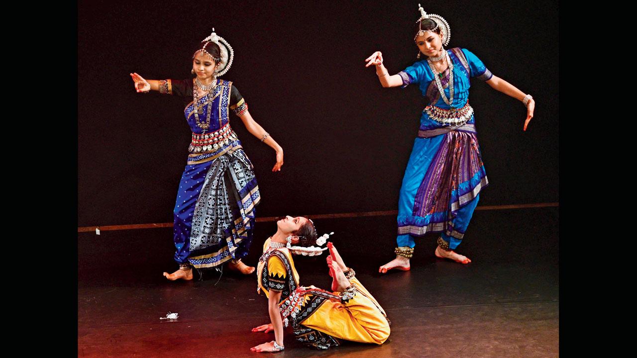 Odissi students of Sanatan Chakraborty present a lyrical performance, blending fluid torso movements with intricate mudras