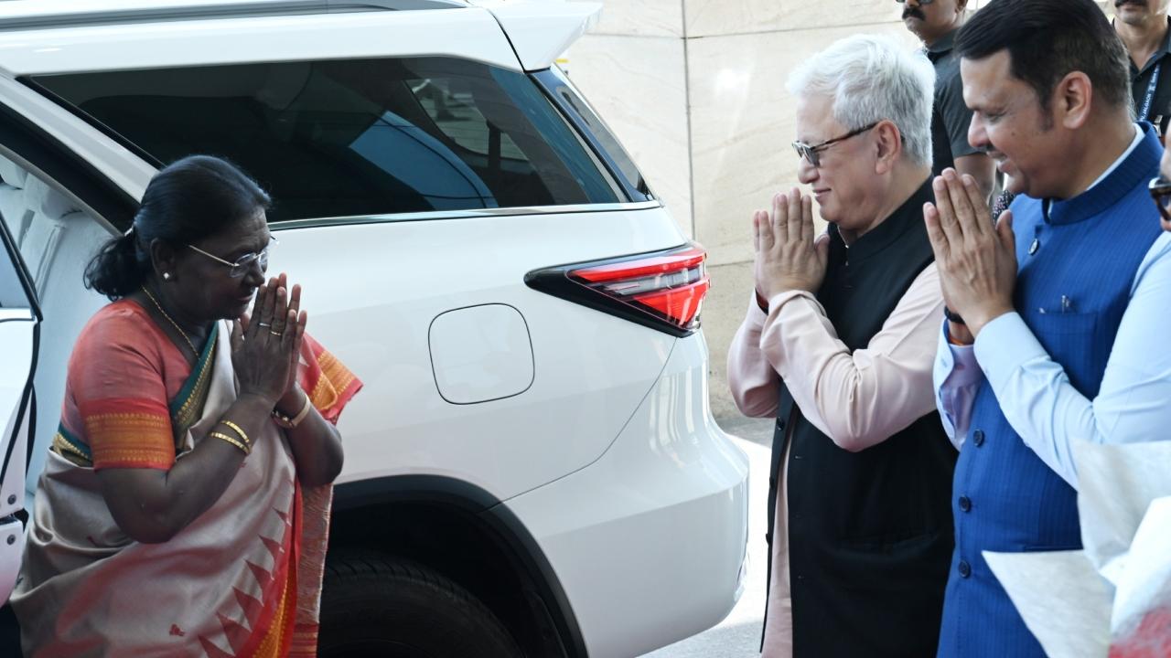 "Curiosity is the foundation of progress. The motivation to discover new solutions in medical science will not only make you an excellent doctor but also provide better opportunities for service," she said.