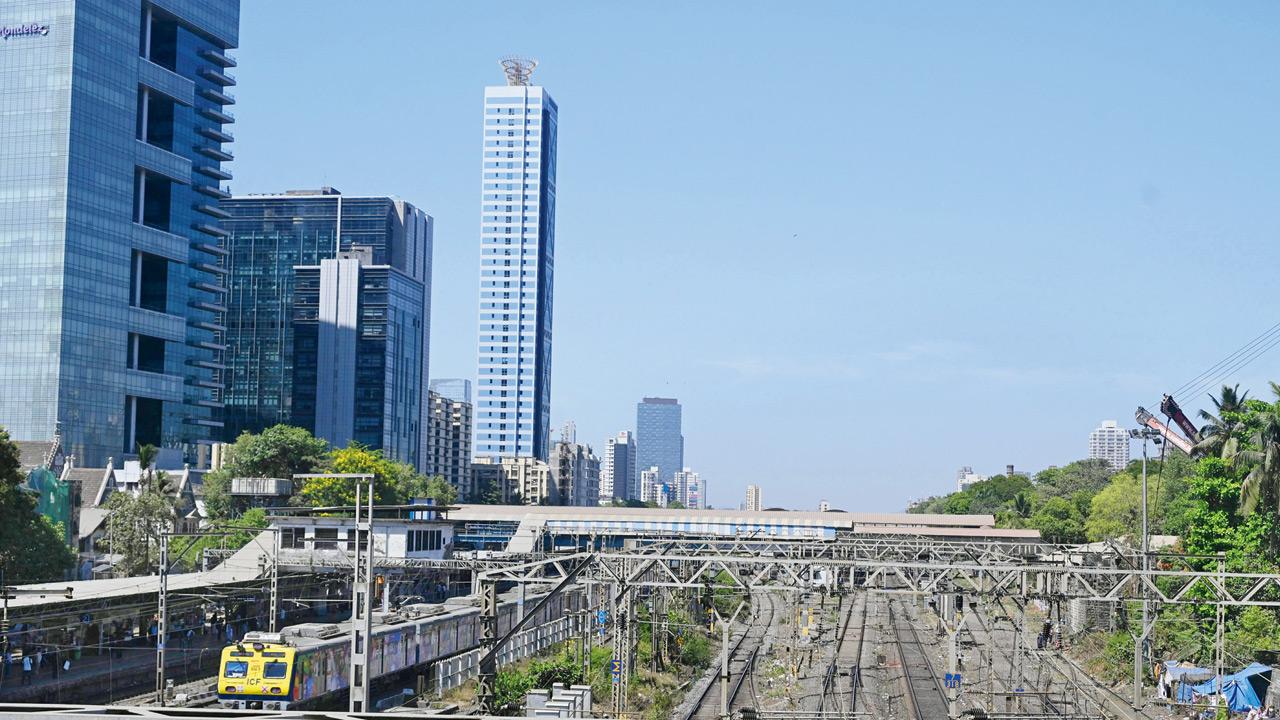 Mumbai bids farewell to Elphinstone Bridge, keeps its memory alive