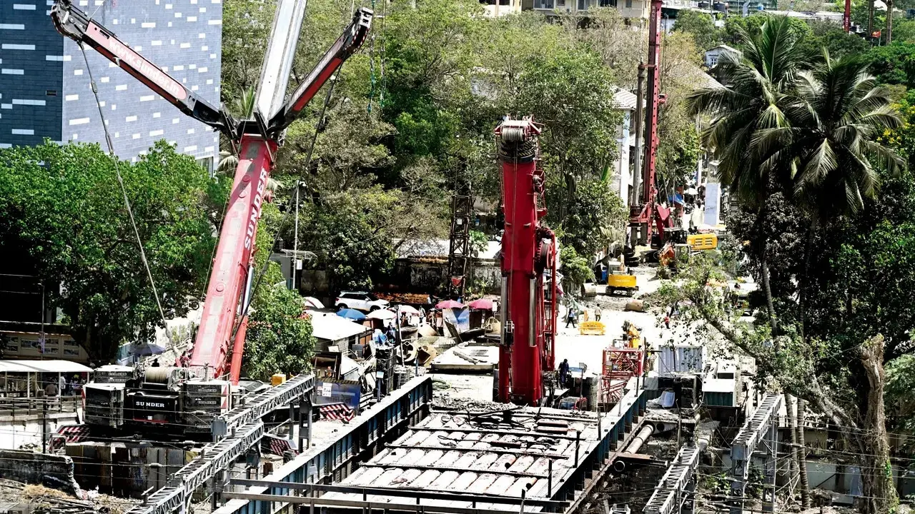 Mumbai LIVE: Old Elphinstone bridge connecting Parel-Prabhadevi fully demolished