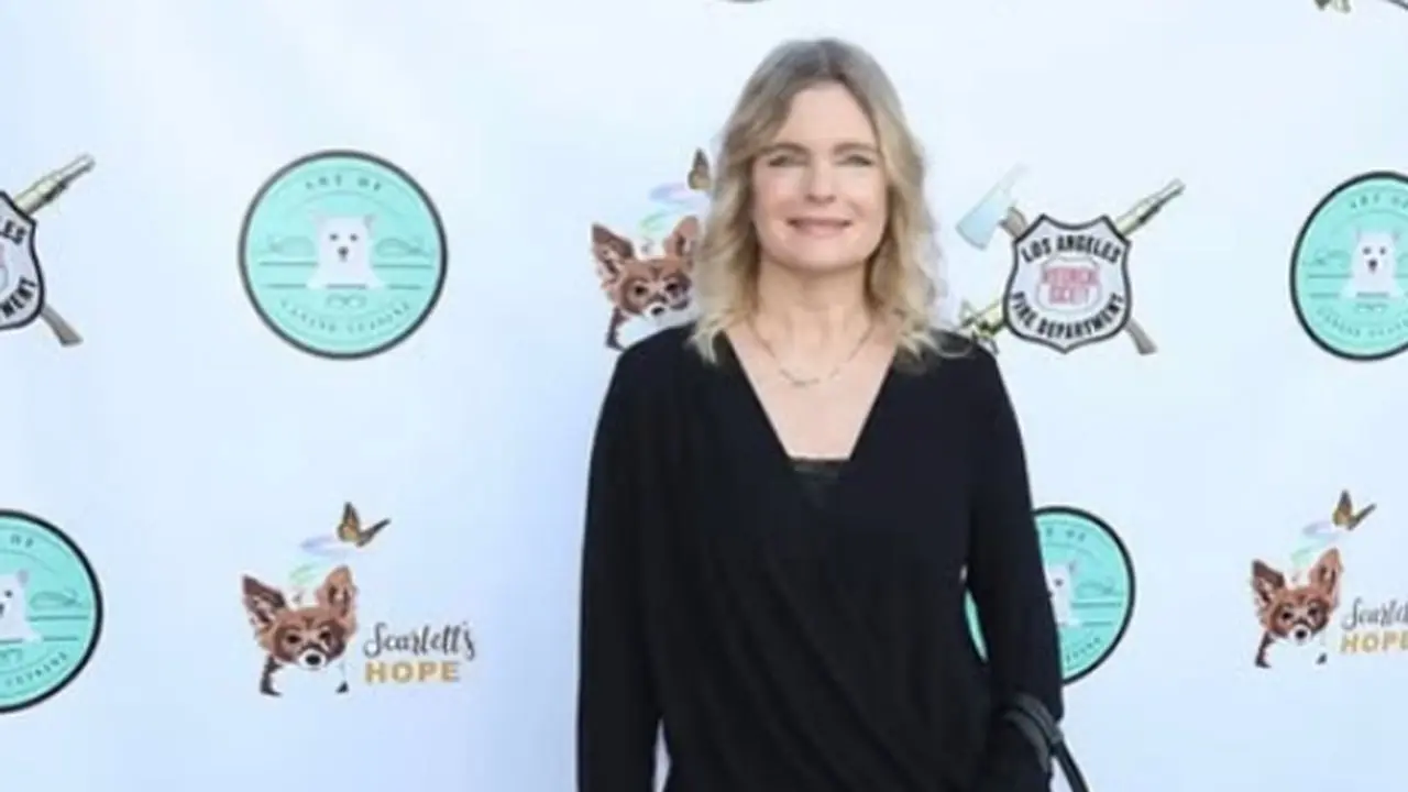 Erika Eleniak to reprise her role in ‘Baywatch’ reboot