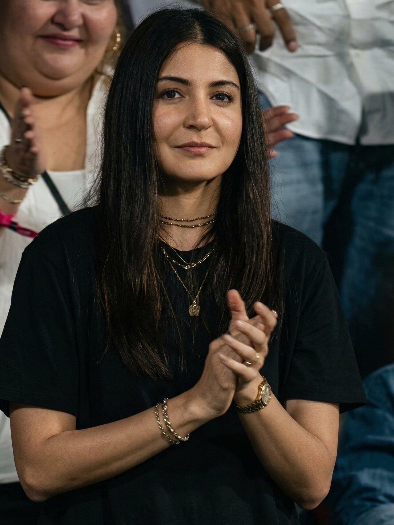 The actress looked stunning as ever in a black t-shirt and white pants for the match night