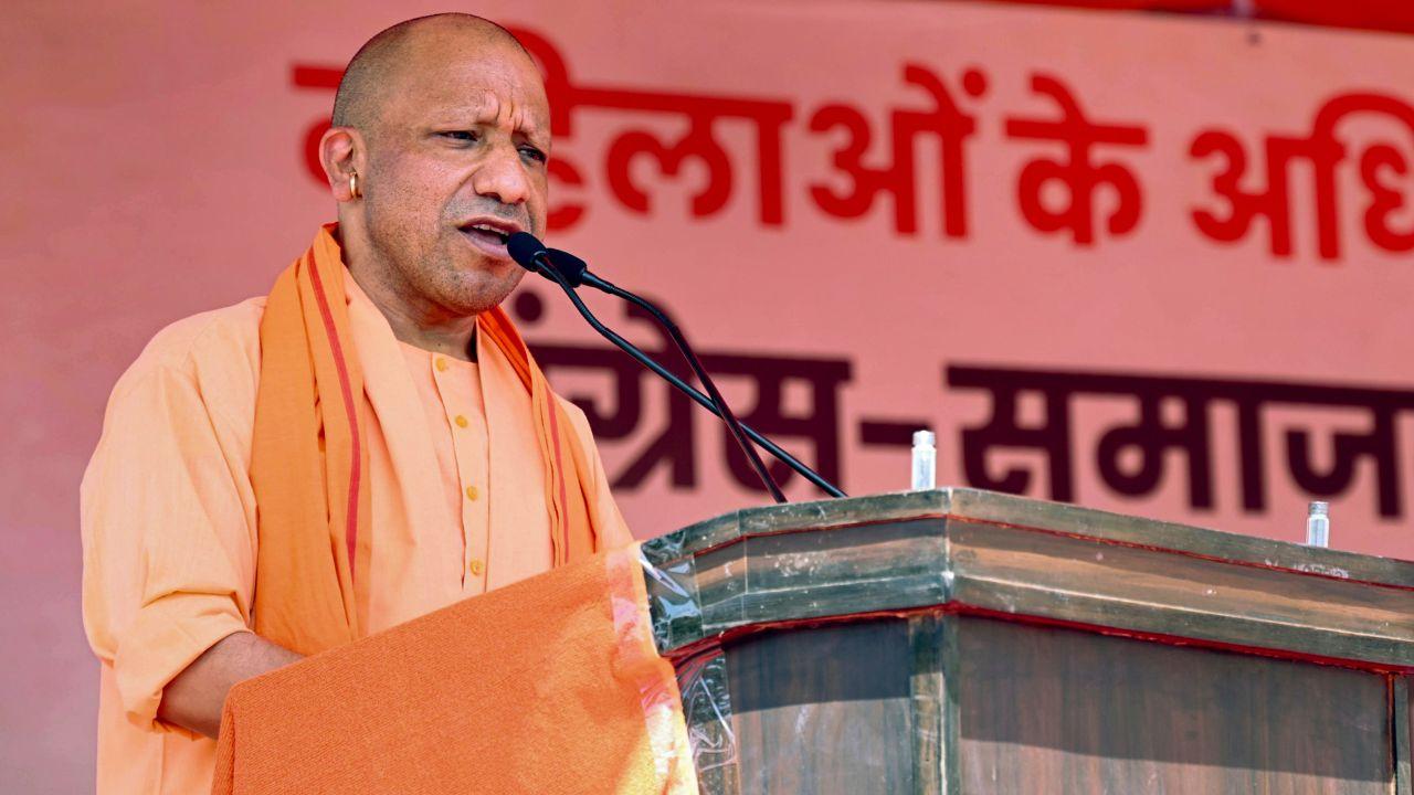 Furthermore, a heavy police force was deployed at various points along the route of the foot march