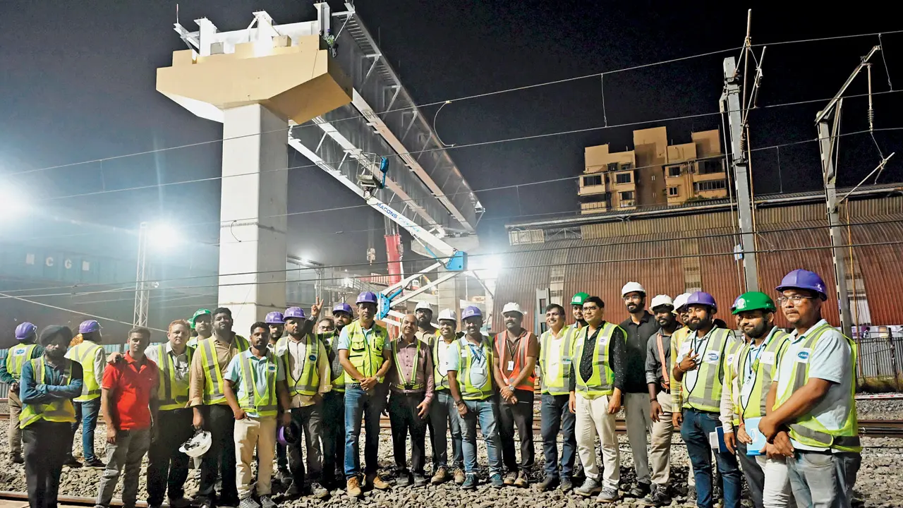 MMRDA team that completed the steel span erection over Western Railway near Jogeshwari on Sunday night. pics/Satej Shinde