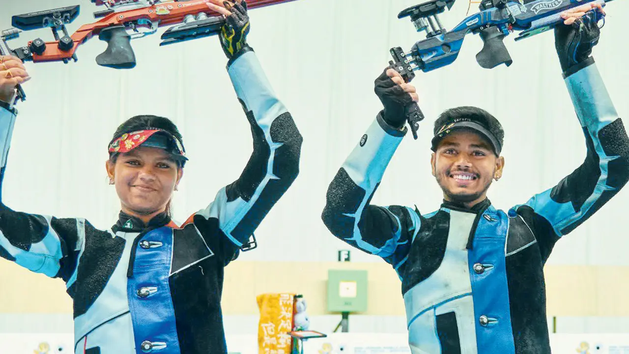 Shambhavi Kshirsagar and Divyanshu Dewangan. Pic/ISSF