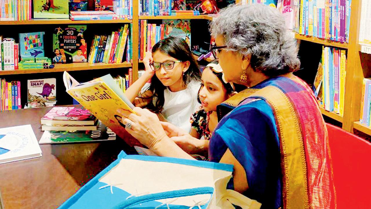 Readers at the bookstore