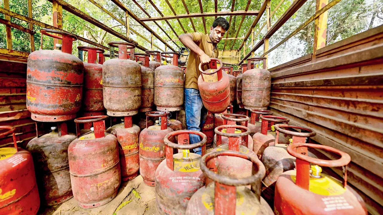 Maharashtra tightens commercial LPG distribution, prioritises essential services