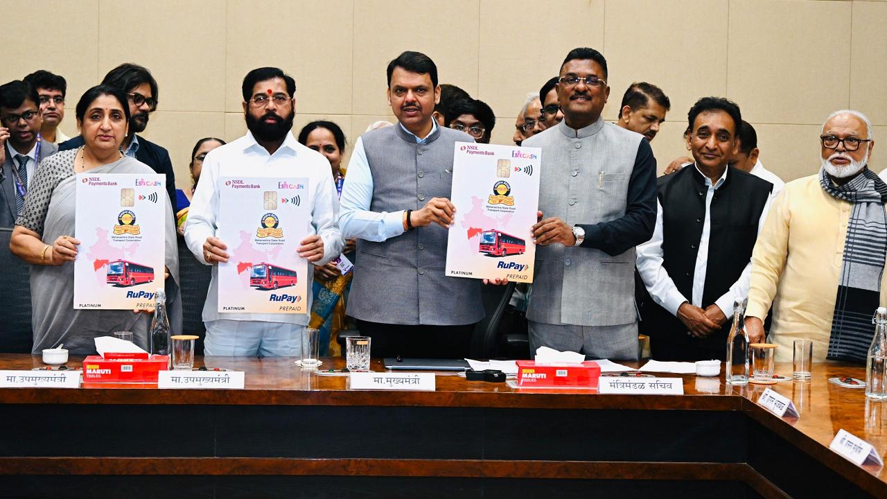 Devendra Fadnavis launches MSRTC NCMC smart card for digital travel