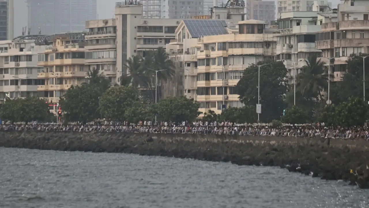 Sea-facing promenade packed with visitors on April 26 evening at Marine Drive.