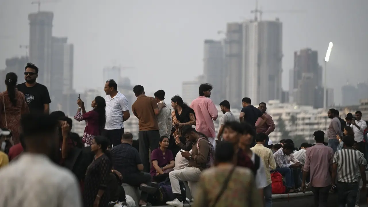 High footfall witnessed along Mumbai&rsquo;s coastline at Marine Drive.