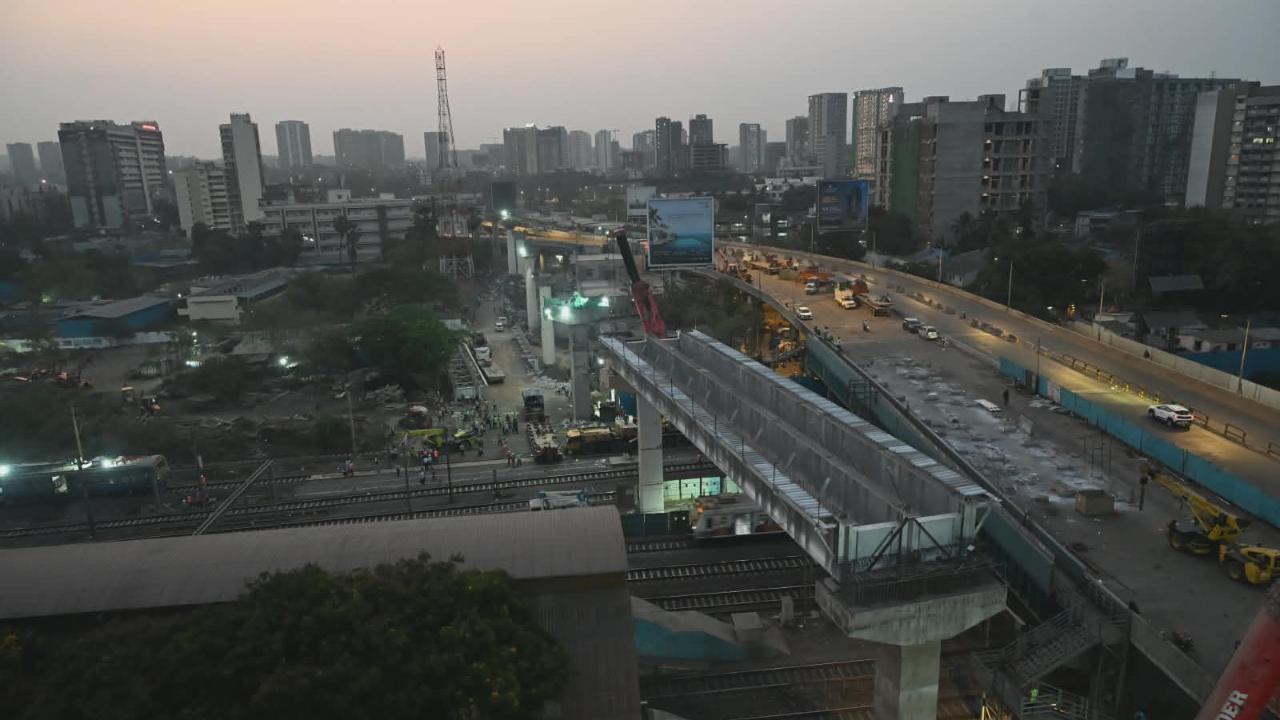 Work for launching the girders was carried out for nearly 10 hours from 10.15 pm on Saturday to 8.15 am on Sunday. PIC/SATEJ SHINDE