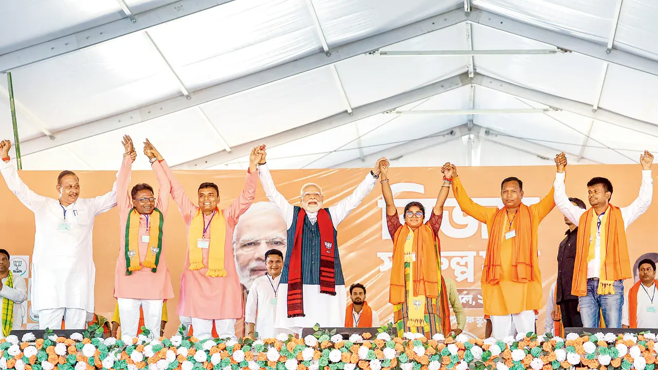 Prime Minister Narendra Modi (centre) during a rally in West Bengal on Sunday. PIC/PTI