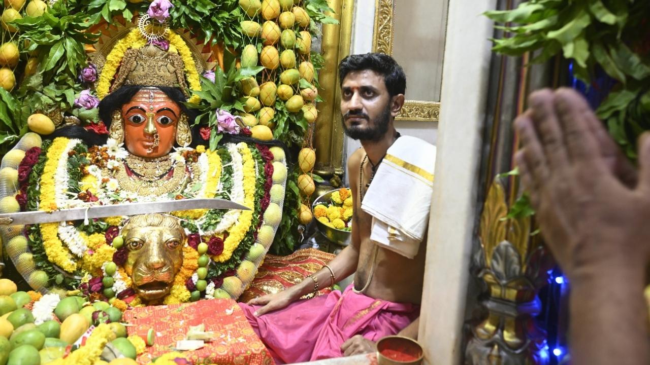 According to the temple trust, &lsquo;Aamba Mahotsav&rsquo; (Mango Festival) was celebrated today on the temple premises on Mumbadevi Road.&nbsp;