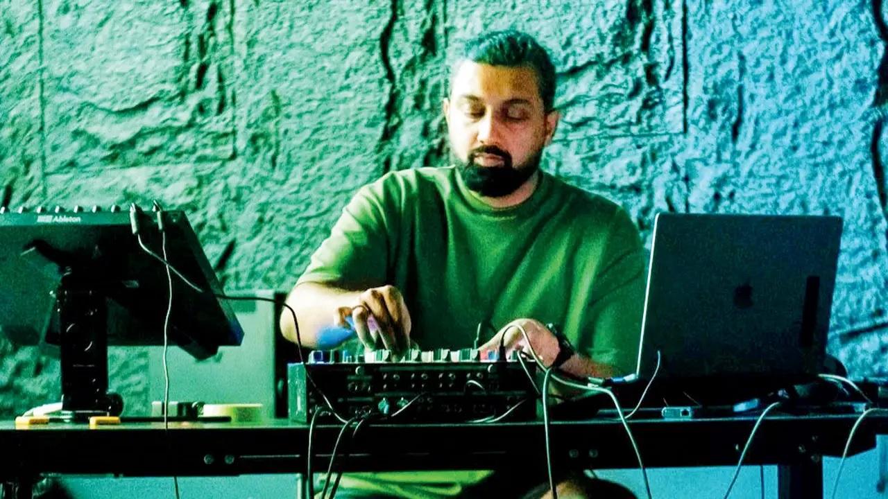 Saturday
Trippy tunesExperience Spryk’s audiovisual extravaganza as he blends electro-folk sounds with techno-magic visuals in his aims to scratch your brain with his ineffable multimedia performance Neural Natak as part of G5A’s Imaginative Intelligences. 
Time: 9.30 pm At: G5A Warehouse, Mahalaxmi West. Log on to: urbanaut.appEntry: Rs 1499 onwards