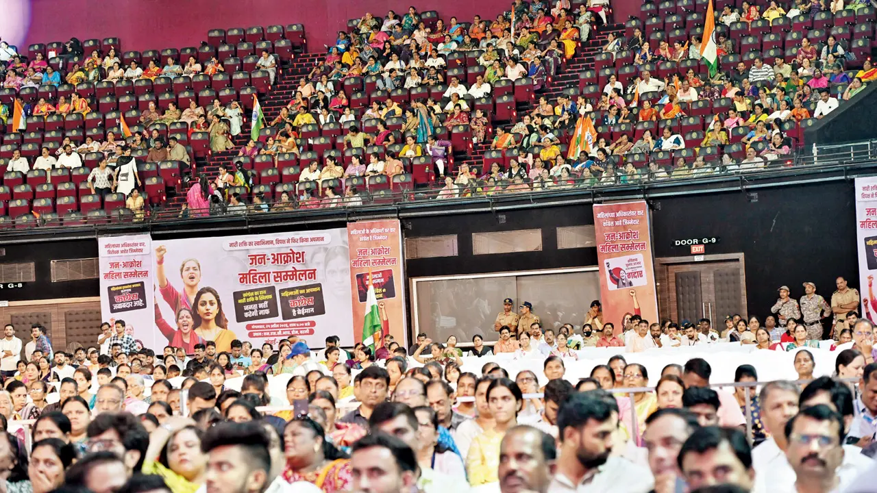 The Maharashtra BJP organised a ‘Janakrosh Morcha’ on Tuesday evening to protest against Opposition parties for not supporting the Women’s Reservation Bill in Parliament. PICS/SAYYED SAMEER ABEDI