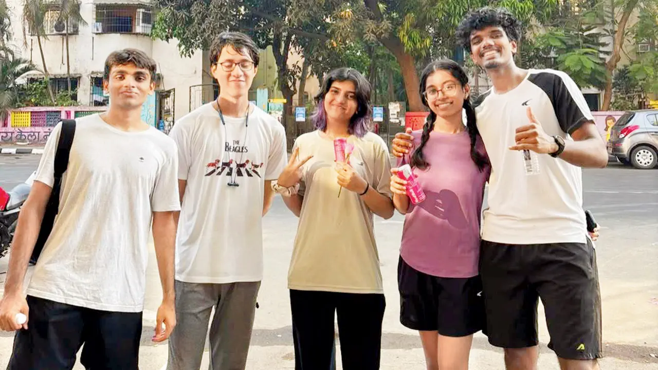 The group after their first run. Pics Courtesy/@nerulreads