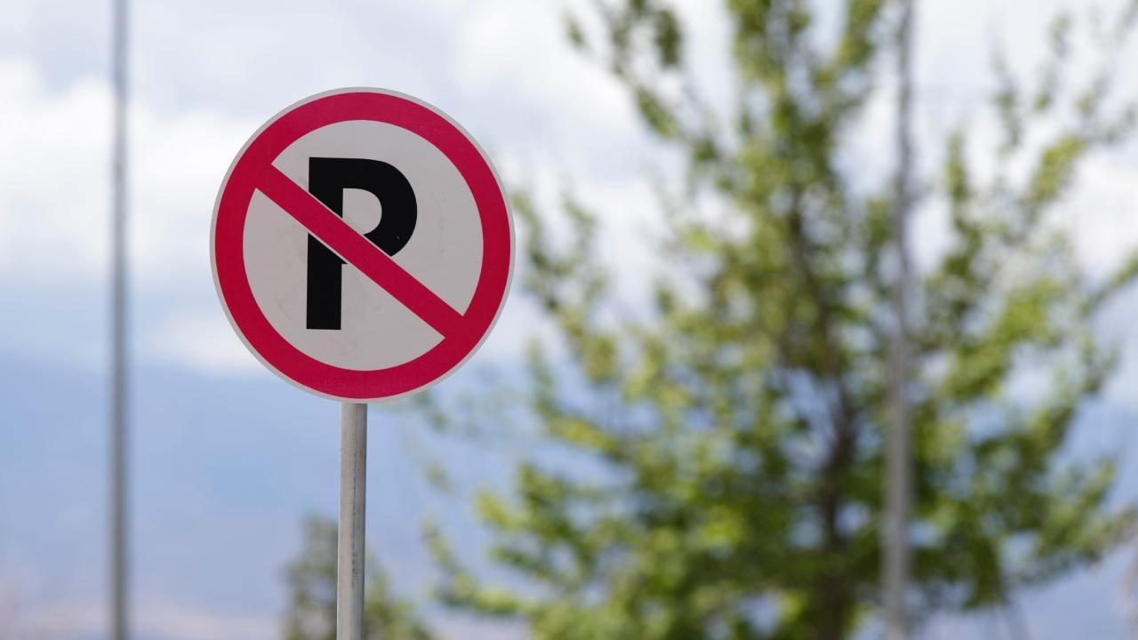 Mumbai Police bans parking on narrow Mahim road, check details here