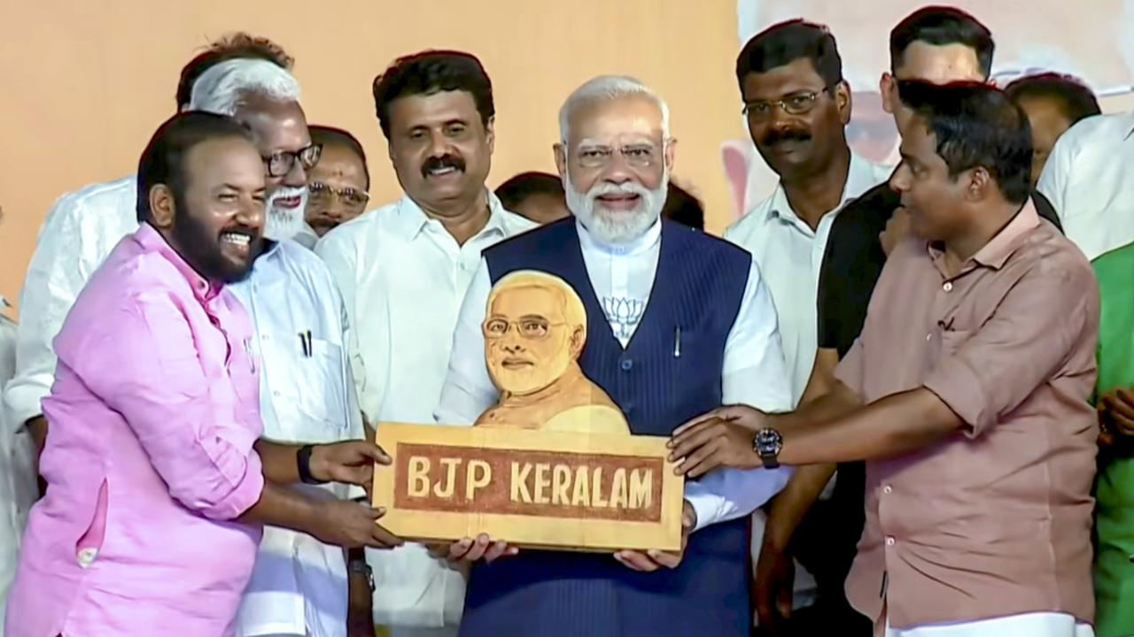 He said that Kerala has great potential, yet continues to lag behind other states in race for development. Basic infrastructure was poor in Kerala's rural areas as the LDF and UDF did not pay attention to that, alleged PM Modi
