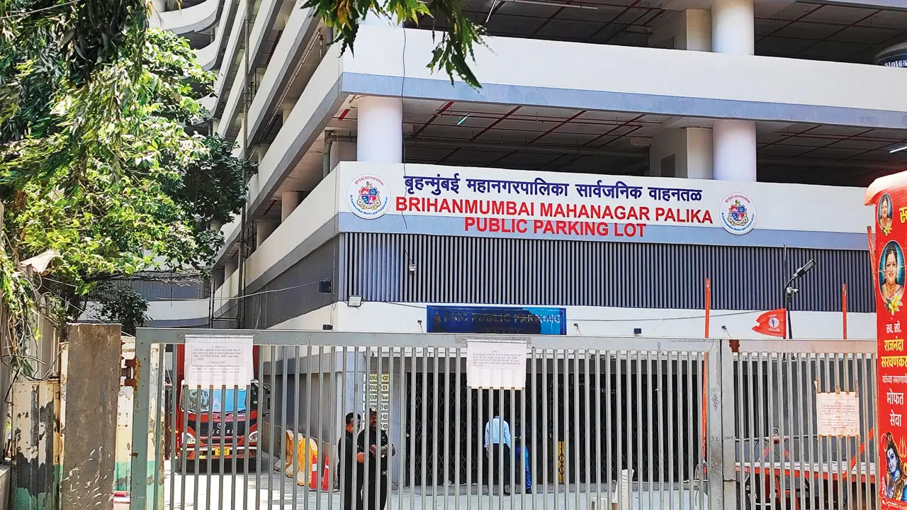 Closed gates and security guards at the Prabhadevi pay-and-park facility, which remains shut due to contractor delays, even as residents struggle to find parking nearby. Pic/Sarthak Mehta