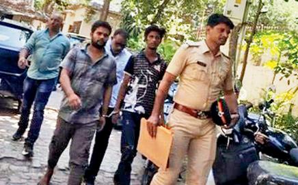 Ravi Chaurasia being taken to court after his arrest in connection with repeated thefts from roadside fruit stalls. Pics/By Special Arrangement