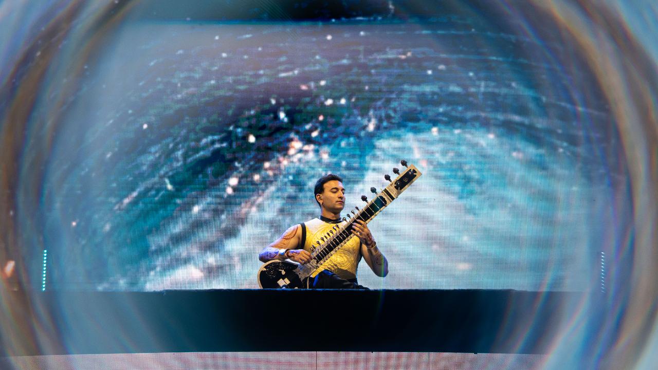 Indian sitarist Rishab Rikhiram Sharma concluded his India tour in New Delhi at the DDA Grounds in Delhi with over as over 20,000 attendees