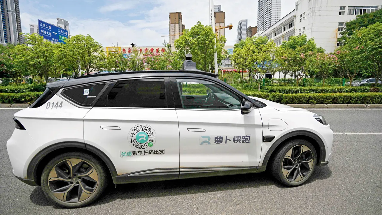 Robotaxi outage leaves pax stranded on busy highway