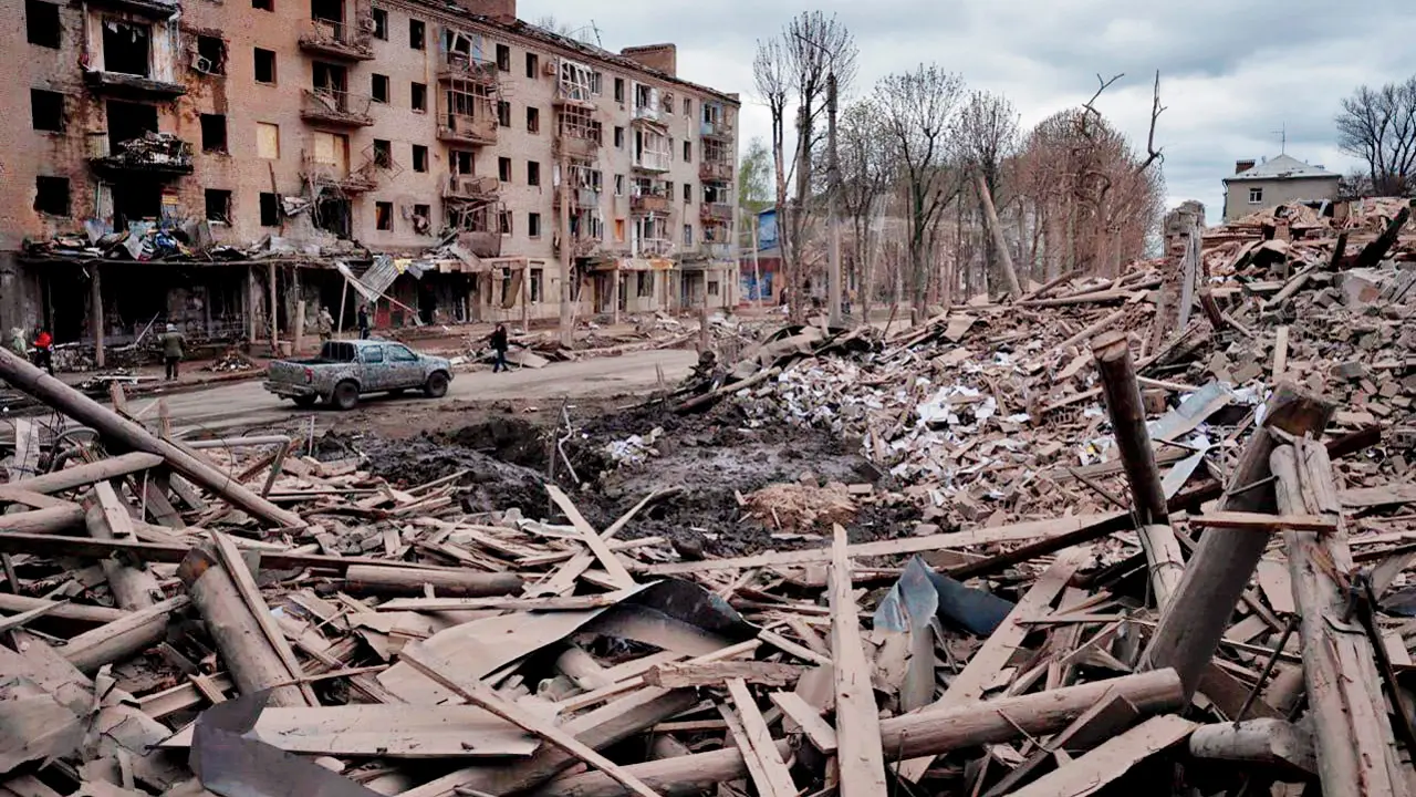 Russian aerial bomb destroys 19th-century Donetsk Regional Art Museum in Sloviansk. PIC/X@UkraineWorld