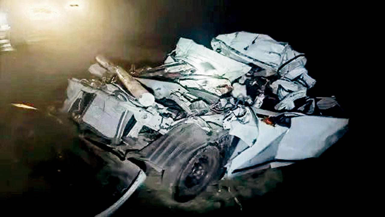 The SUV that rammed into a truck. PIC/X/@DeshbandhuMp