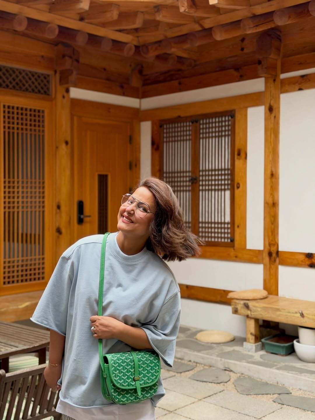 Hina Khan loves to travel and her social media glimpses speak volumes of it. She was seen embracing calm vibes as she poses in this picture.