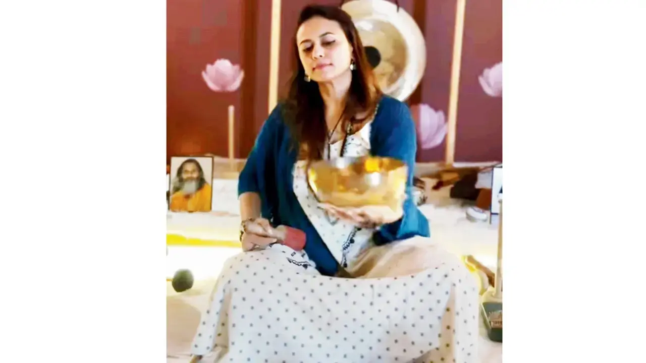 Shhh… I’m busy healingThe Soshio Club provides its participants a unique unwinding opportunity through sound healing and art therapy, curated by Bodhi Krishna. 
Time 5 pm At Eclipse Wellbeing-Yoga Studio and School, Krishna Heritage, Santacruz West.Log on to district.in Entry Rs 1899