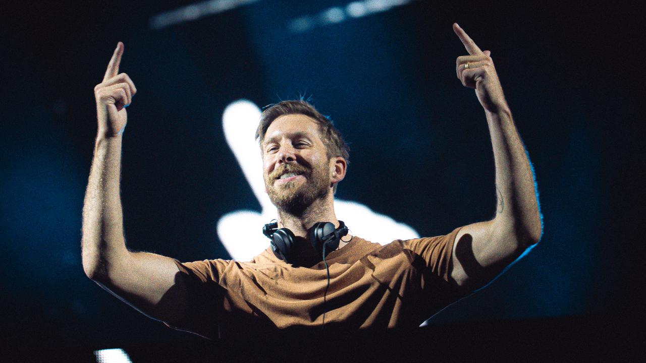 After an electrifying debut in Bengaluru on his first India tour, Scottish DJ and music producer Calvin Harris performed in Mumbai at Infinity Bay in Sewri to a lively crowd that new every single song he has made